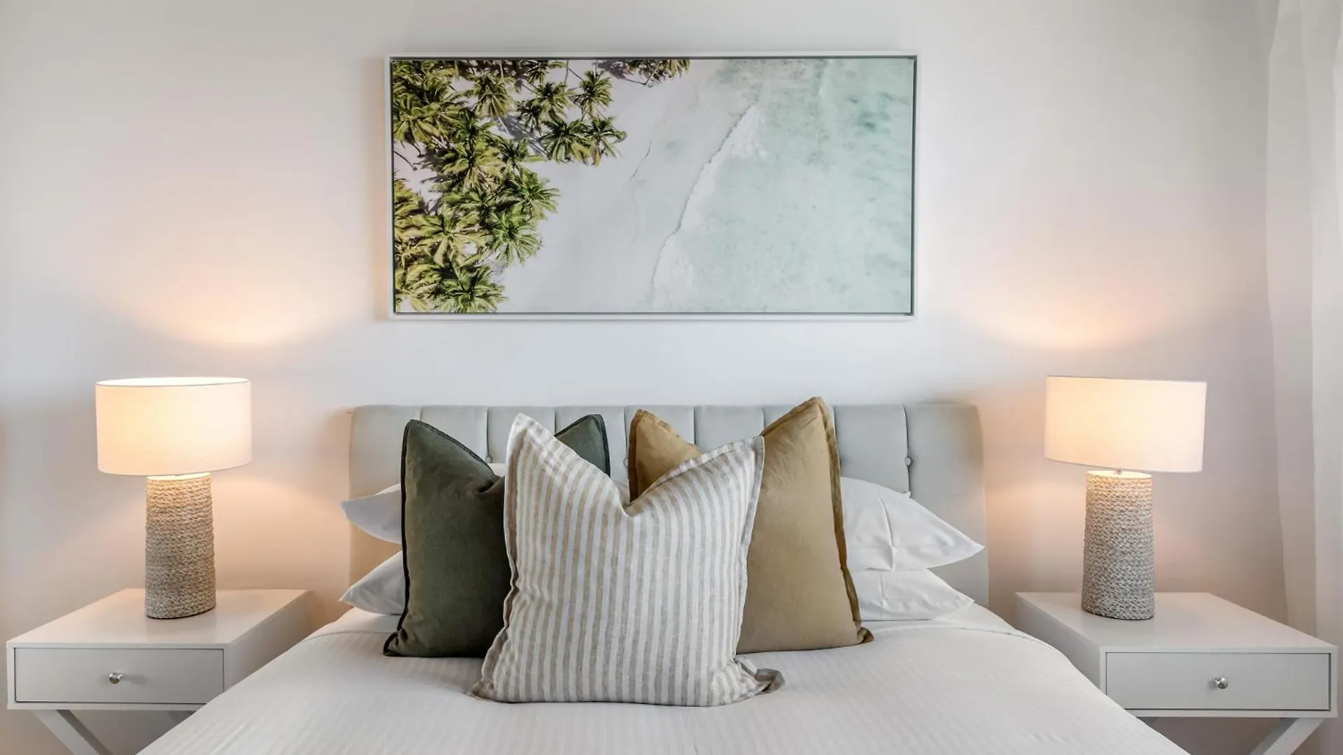2-Bed Near Beach With Bbq & Stunning Ocean Views Alexandra Headland 0*,  Australia